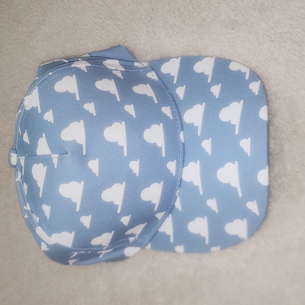 Cakeworthy Toy Story Andy's room hat